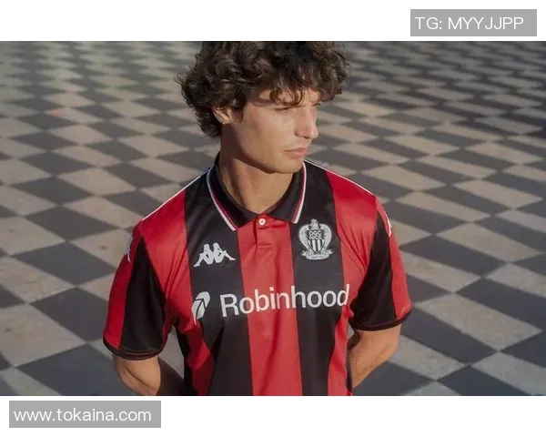 77号球衣足球明星的传奇之路与辉煌成就解析