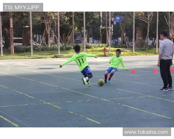 cfmini小足球带你体验激情四溢的迷你足球赛场乐趣与挑战 cfmini小足球带你体验激情四溢的迷你足球赛场乐趣与挑战