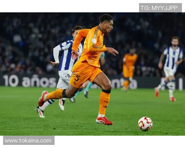 足球传大师的技艺与智慧如何改变比赛格局与球员发展之路