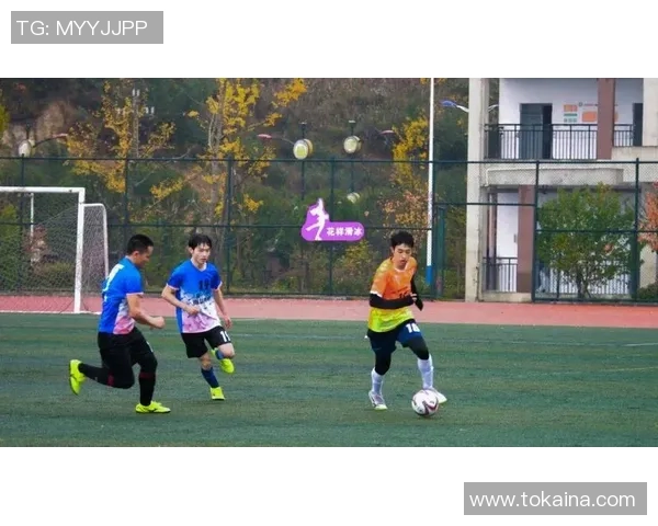 冬季必备足球长棉衣让你在寒冷天气中也能尽情享受球场激情与温暖