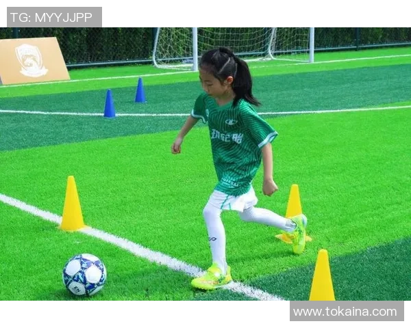 足球小将讲解如何提升青少年球技与团队合作精神的实用技巧与训练方法